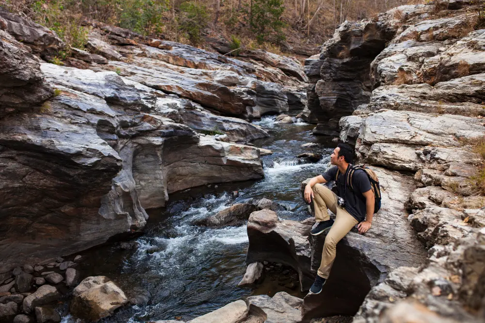 une personne dans les gorges
